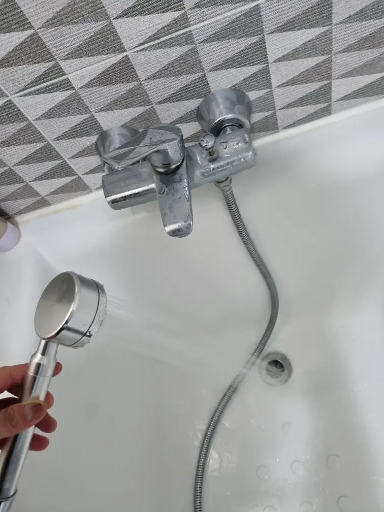 욕실 샤워기 교체의 전문적 시공 과정과 기술적 고려사항